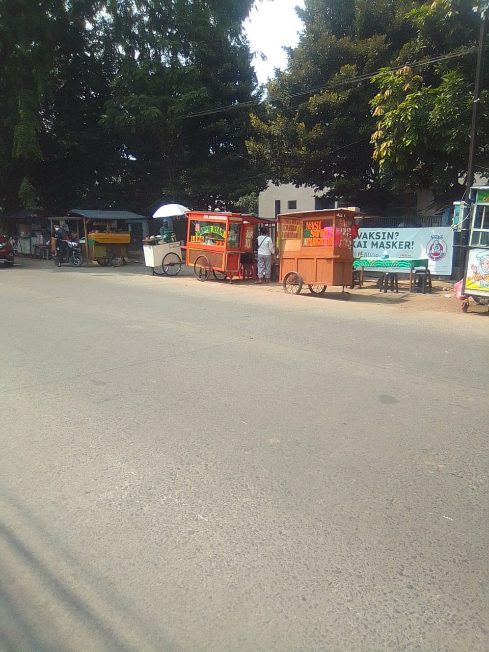 Diduga Oknum Pol.PP memeras pedagang kaki lima gerobak dorong