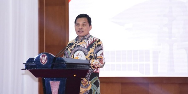 Tentu tidak menginginkan pengembangan potensi desa menjadi pintu masuk atas lunturnya kearifan lokal,