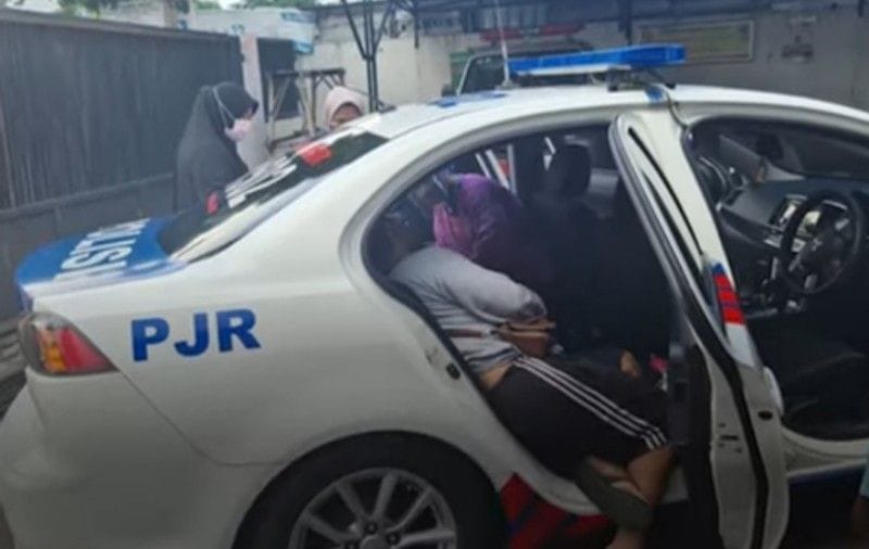 Saat bus yang ditumpangi Watriah dan keluarga tiba di tol Palikanci,