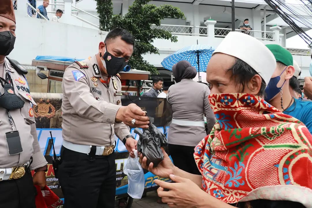 Dikatakan Wahyu, model pemberdayaan yang dilaksanakan adalah dengan memborong dagangan