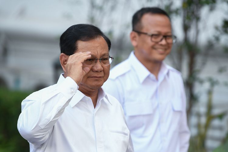 Beliau cukup sukses dalam bekerja untuk membangun pertahanan bangsa