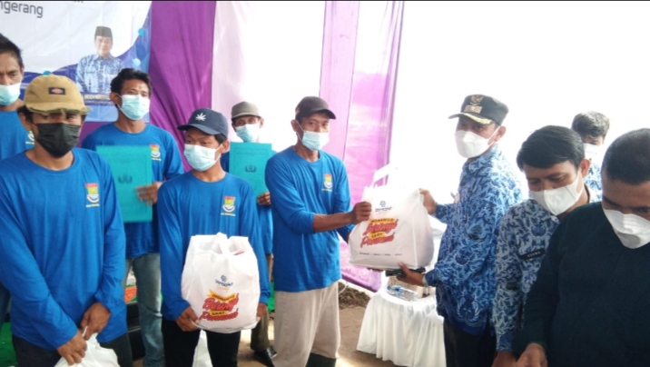 Hari ini bertepatan dengan HUT Korpri ke 50 Kabupaten Tangerang memberikan bantuan kepada 128
