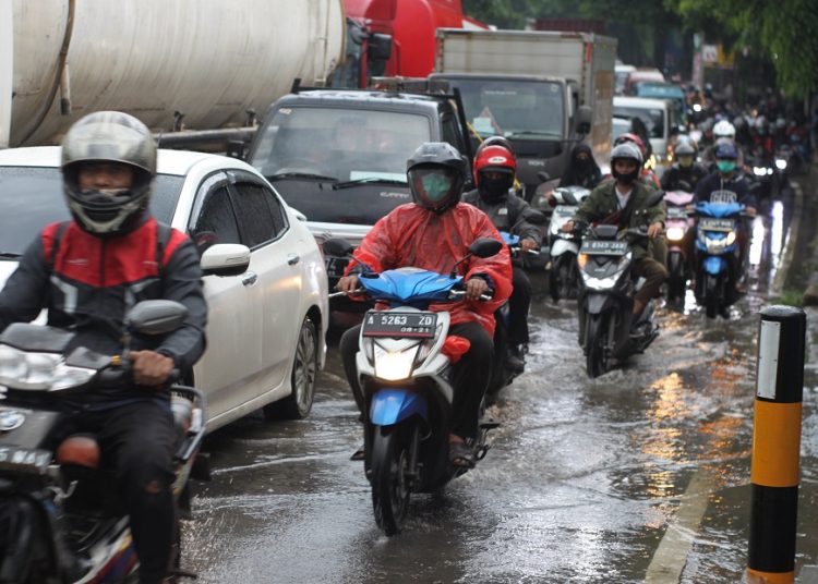 Belum ada upaya untuk mengeringkan dan untuk memberikan solusi agar tidak air hujan tergenag