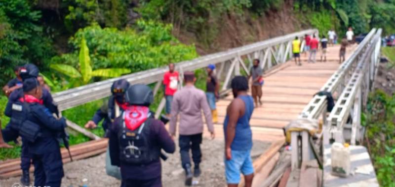 Sudah mestinya Brimod berpihak pada masyarakat, karena brimob lahirnya dari masyarakat