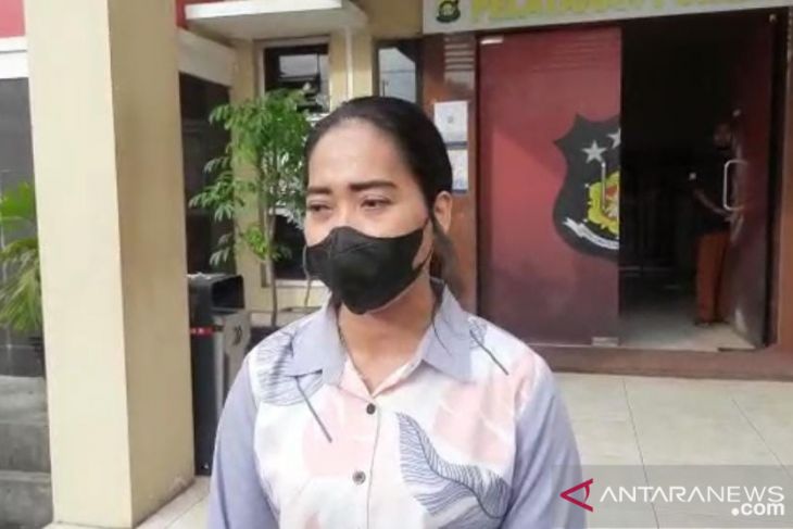 Pelecehan terhadap mahasiswa ini dalam laporannya bahwa dosen tersebut melakukan tindakan susila