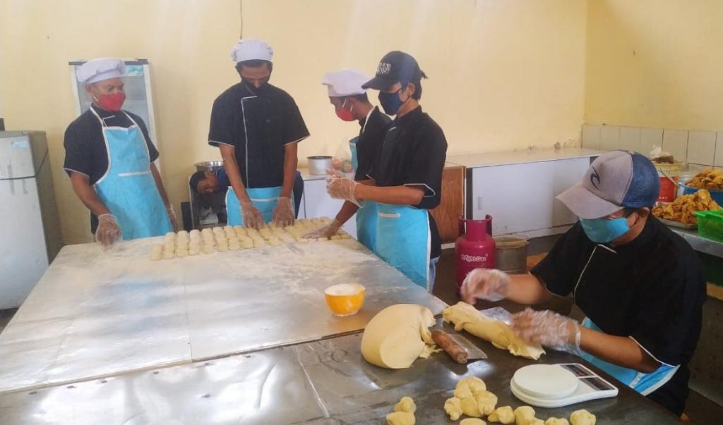 Lapas IIA Kota Tangerang Banten, di ajarin membuat kue dan tata boga masakan Nusantara