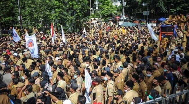 PARA kepala desa di Kabupaten Bandung Barat (KBB) mengancam turun ke jalan menggelar aksi