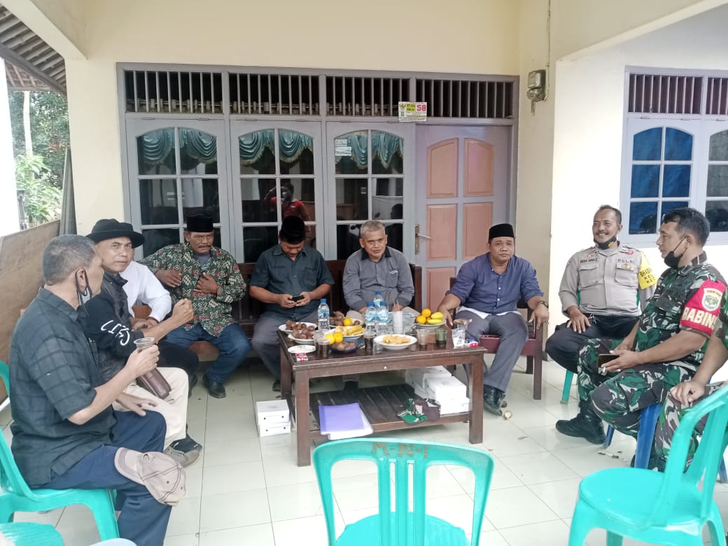  Uti Sayuti, terpilih menjabat Ketua RW 04 Kelurahan Panunggangan Utara kecamatan Pinang