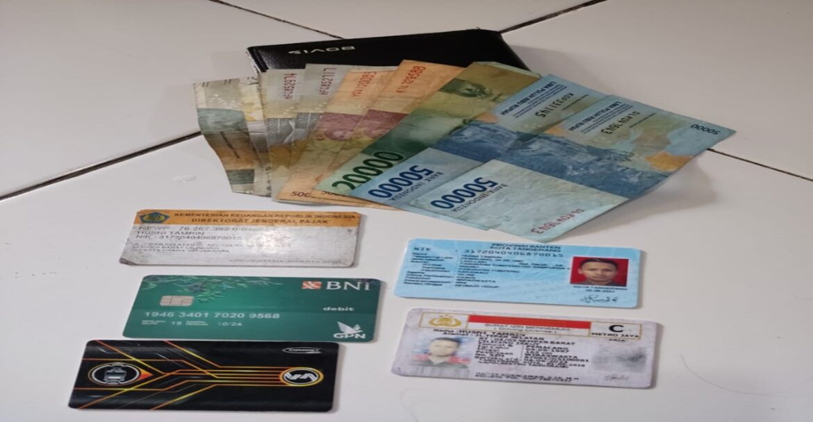 merasa hilang silahkan telpon Whatsapp : 0878-84611175. Telah ditemukan dompet tercecer