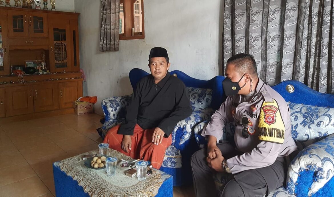 Bhabinkamtibmas Desa Benda Bripka Ada Prantona Polsek Balaraja Polrests Tangerang Kegiatan Sambang dan Soan Ke Tokoh Agama