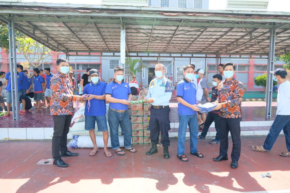 Rutan Kelas I Tangerang Bagikan Perlengkapan Mandi Untuk Napi