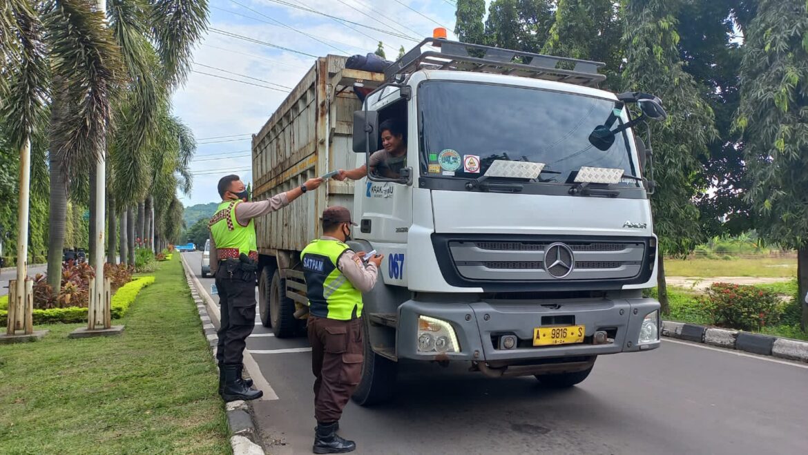 Pastikan Keamanan di PT KIEC, Personel Ditpamobvit Polda Banten Patroli dan Pemeriksaan