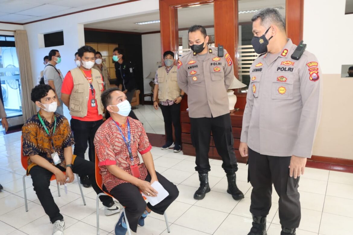 Wakapolresta Tangerang Tinjau Pelaksanaan Vaksinasi Booster di Gerai Vaksin Presisi PT. ADF Balaraja