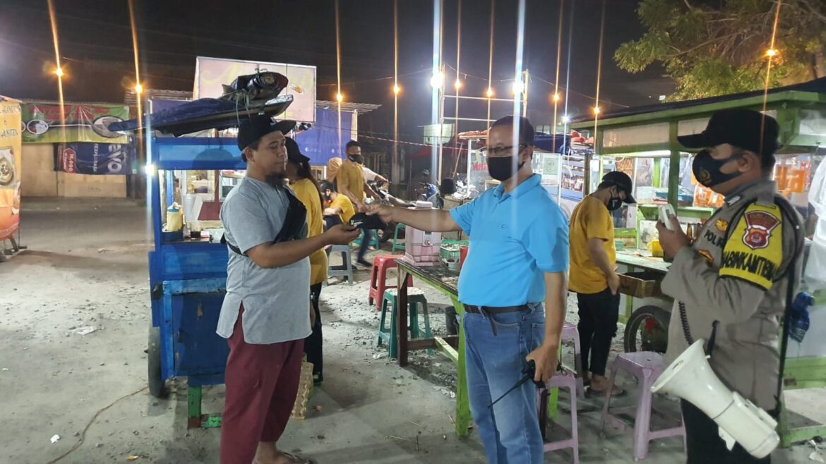 Jajaran Polsek Mauk Polresta Tangerang Gencar Bagi-bagi Masker, Demi Memutus Mata Rantai Covid-19