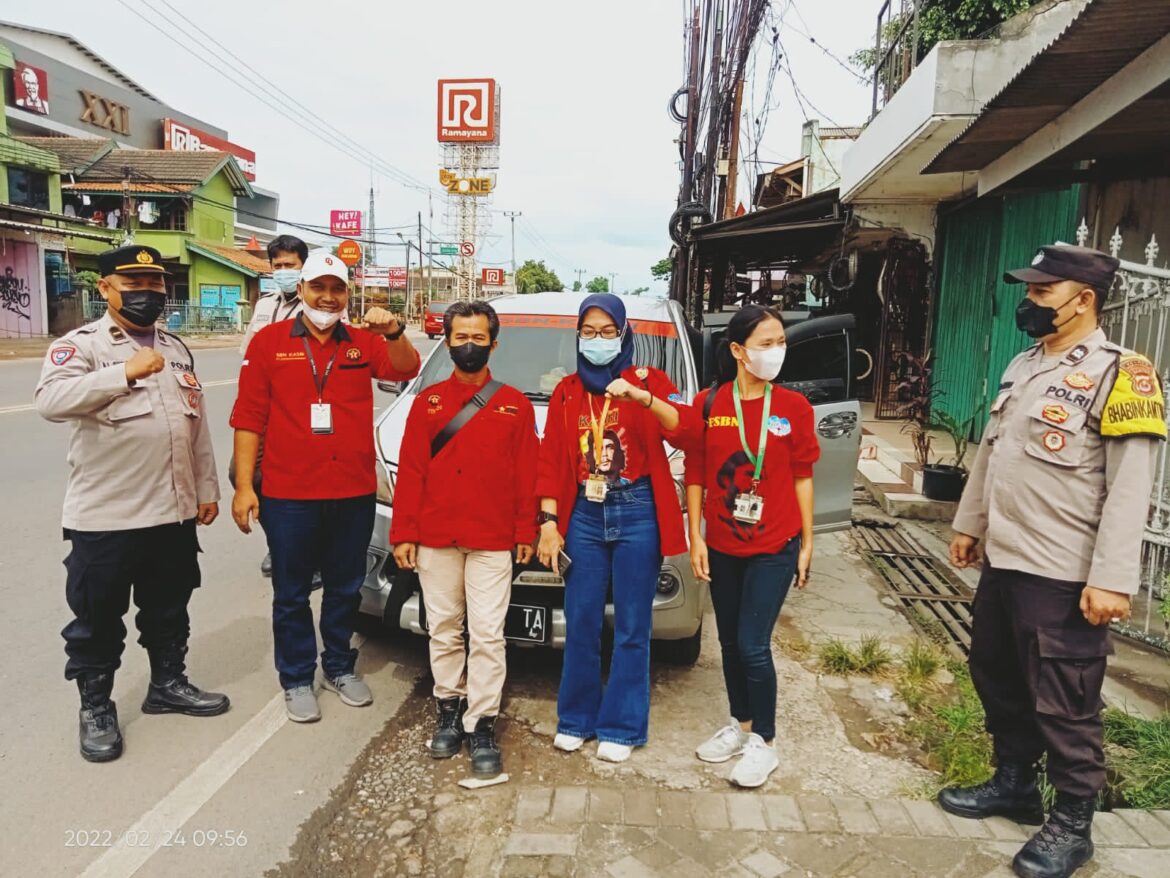 Polsek Cikupa Polresta Tangerang Kawal Keberangkatan Massa Aksi Buruh FSBN KASBI Ke Gedung DPRD Tangerang Kota