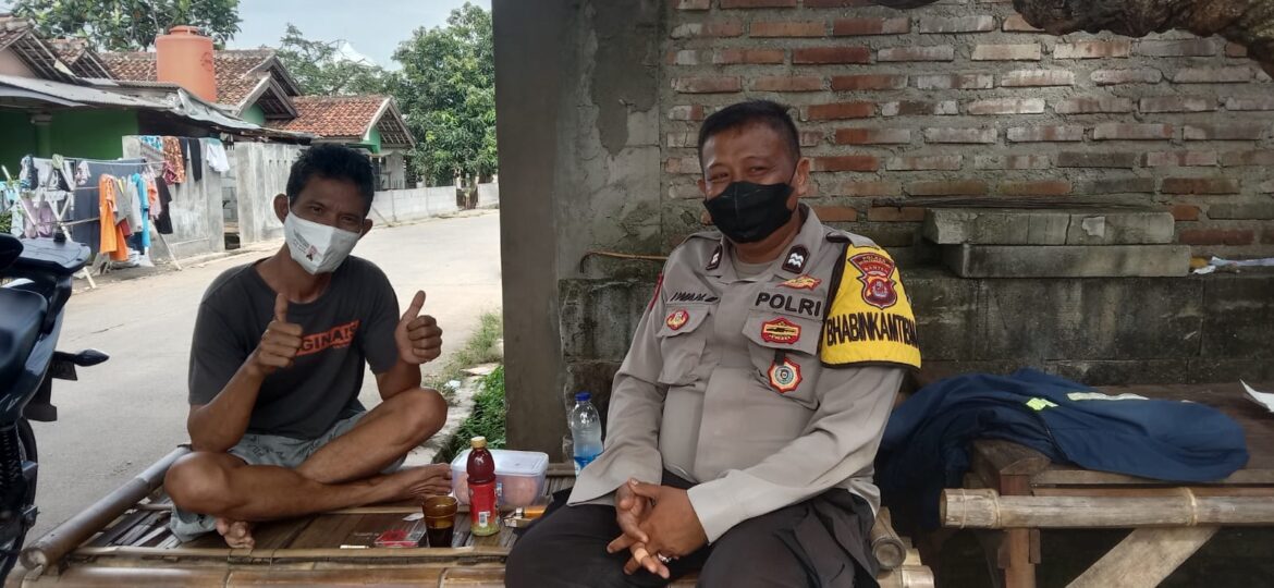 Yuuk Ngopi Wae Bhabinkamtibmas Aiptu Iwan Budiman Polsek Balaraja Polresta Tangerang Jumpai Warga Silaturahmi dalam Kegiatan Patroli Dialogis Sambil Ngopi Wae