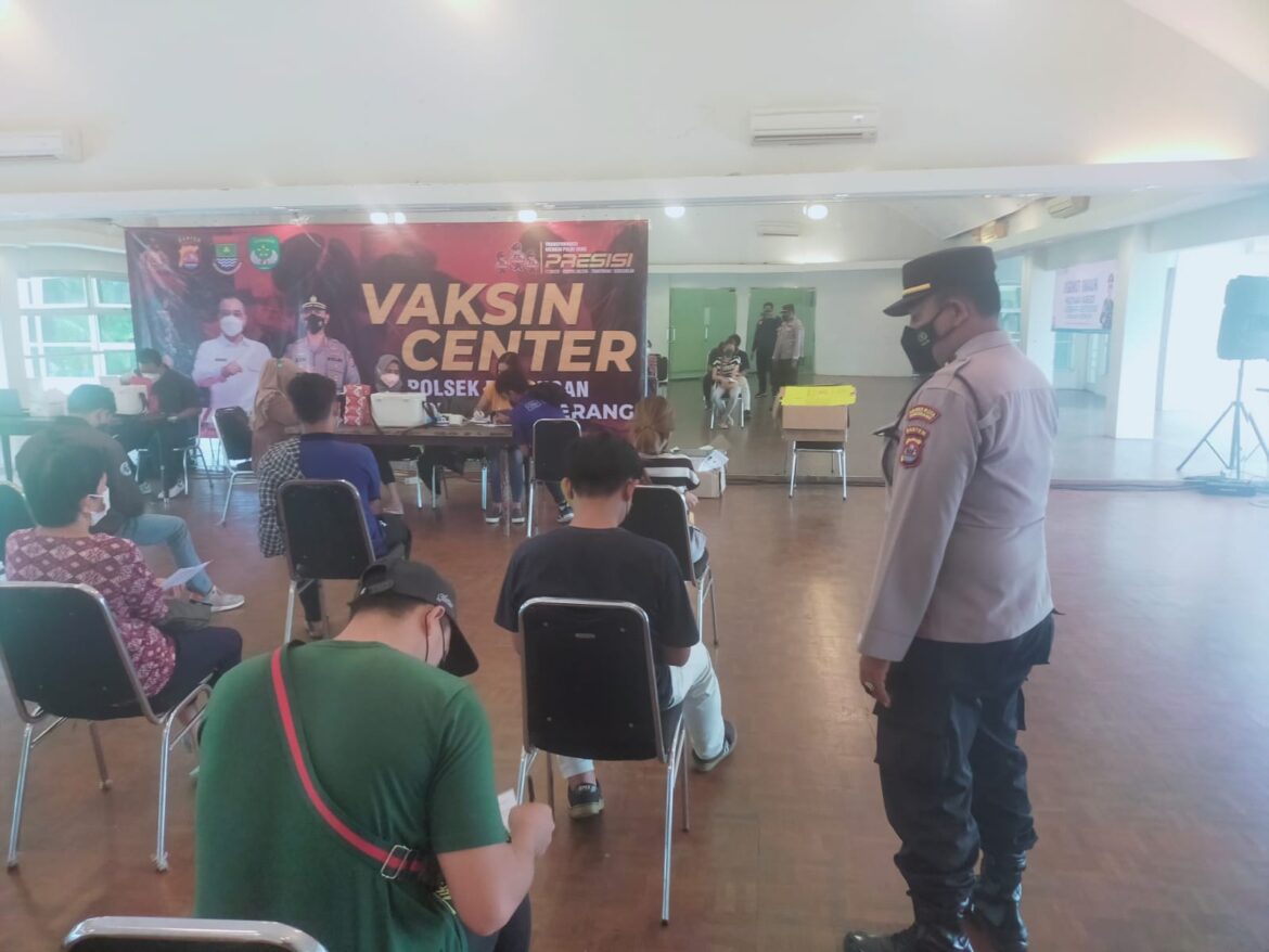 Ratusan Masyarakat Mendapatkan Vaksin Booster Astra di Gerai Vaksin Presisi Polsek Panongan Polresta Tangerang