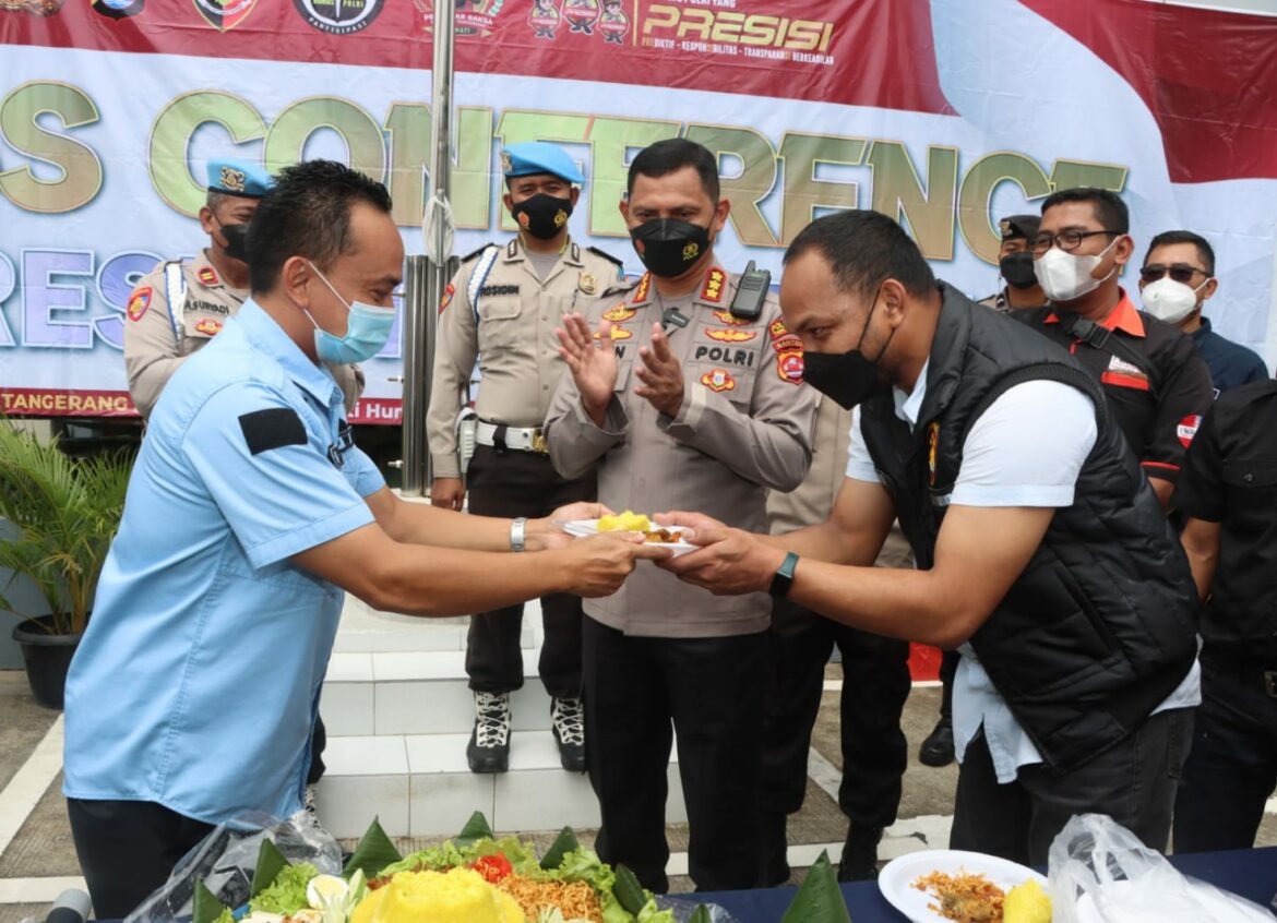 Rayakan HPN Kapolresta Tangerang Potong Tumpeng Bersama Insan Pers