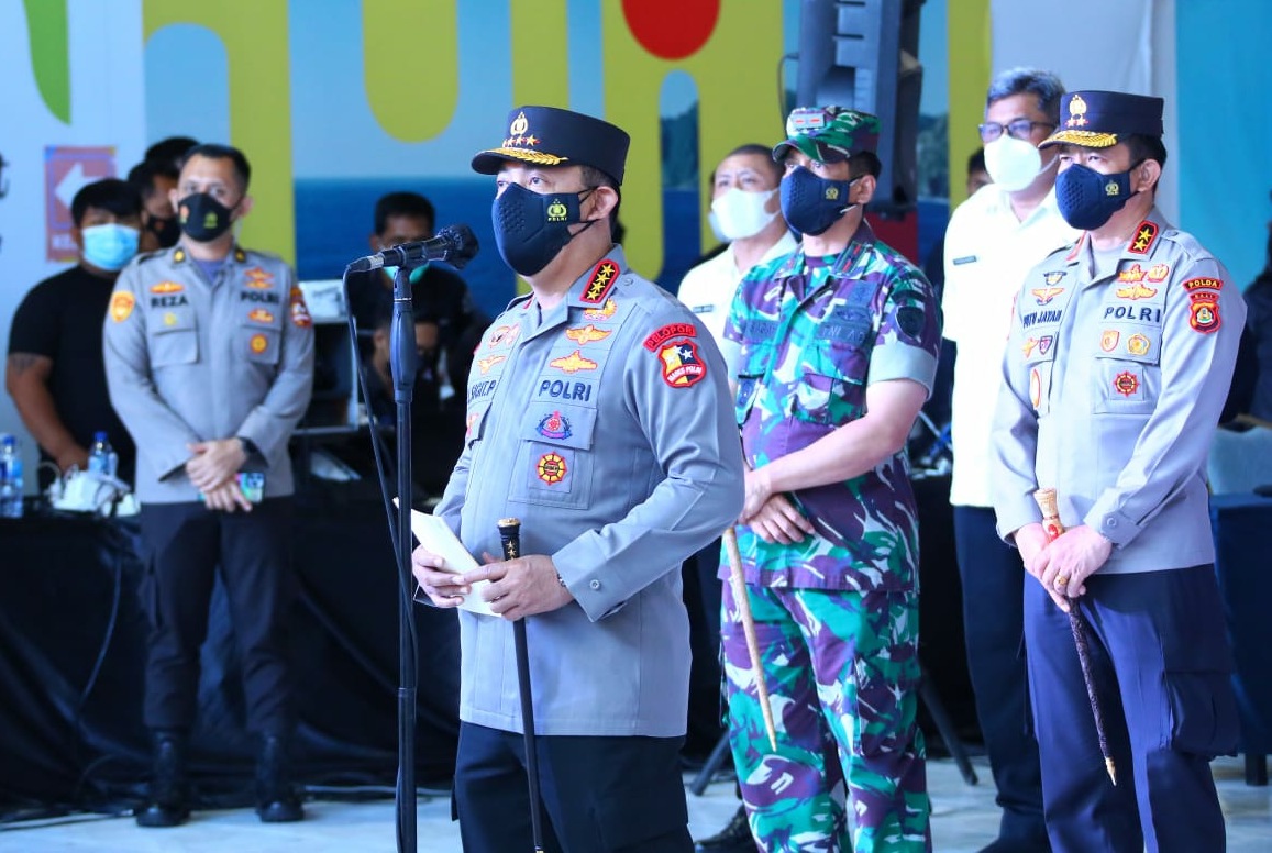 Tinjau Vaksinasi Serentak, Kapolri Ingatkan Pentingnya Vaksin untuk Hadapi Omicron