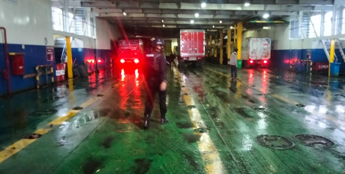 Satbrimob Polda Banten Kawal Pendistribusian Vaksin Covid-19 Menuju Pelabuhan Bakauheni