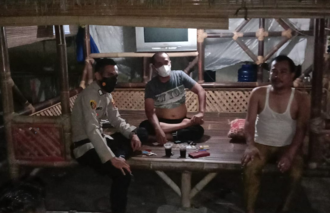 Bhabinkamtibmas Polsek Kronjo Polresta Tangerang Siskamling Di Desa Muncung