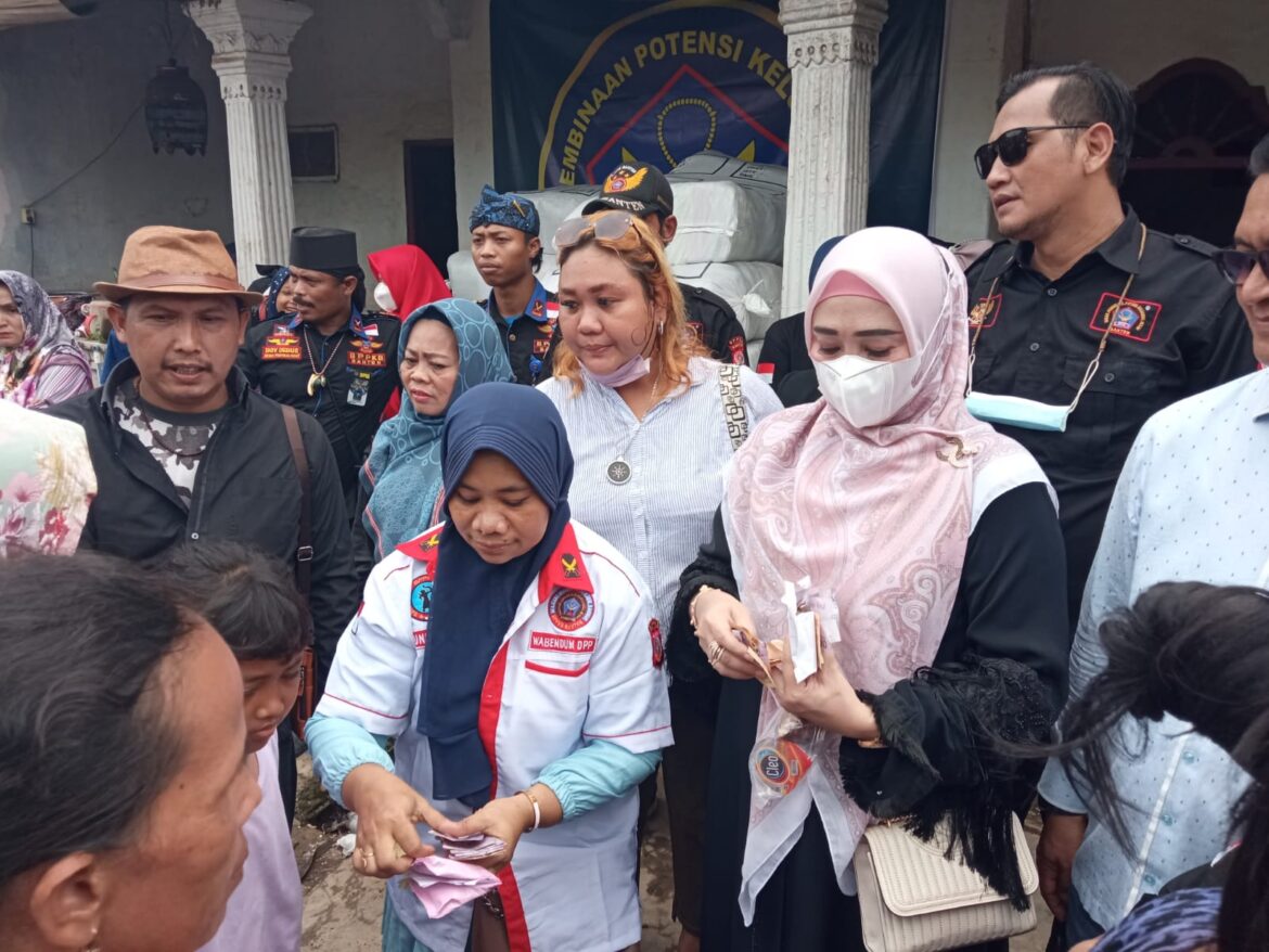 Peduli Korban Banjir, BPPKB Banten DPC Kota Tangerang Saling Membagi