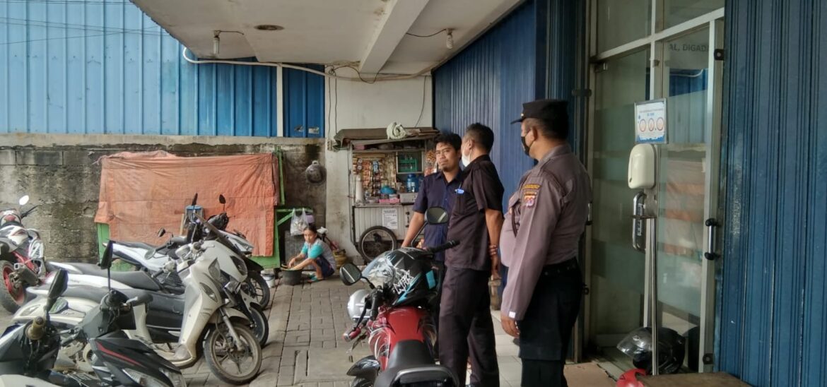 Unit Samapta Polsek Panongan Polresta Tangerang Patroli Dialogis Sampaikan Pesan Kamtibmas Serta Pantau Pelaksanaan PPKM