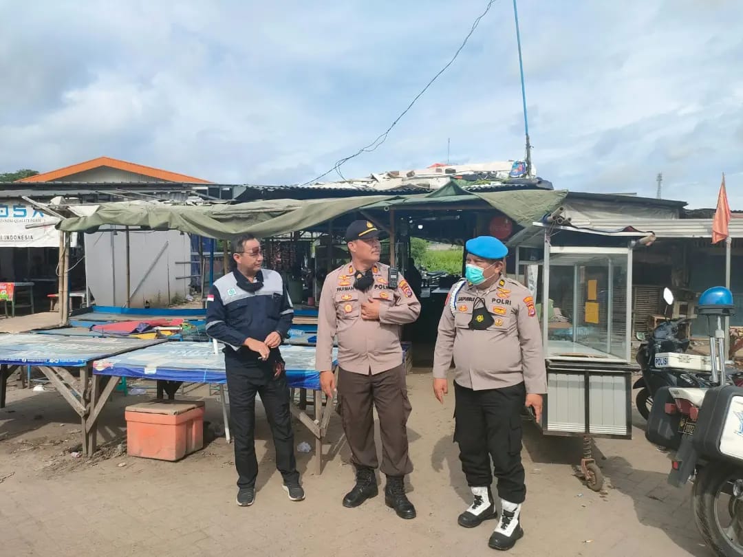 Polsek Pasar Kemis Amankan Keberangkatan Massa SP/SB Pt. Victory Chingluh Yang Akan Berangkat ke Jakarta Dalam Rangka Memperingati IDW