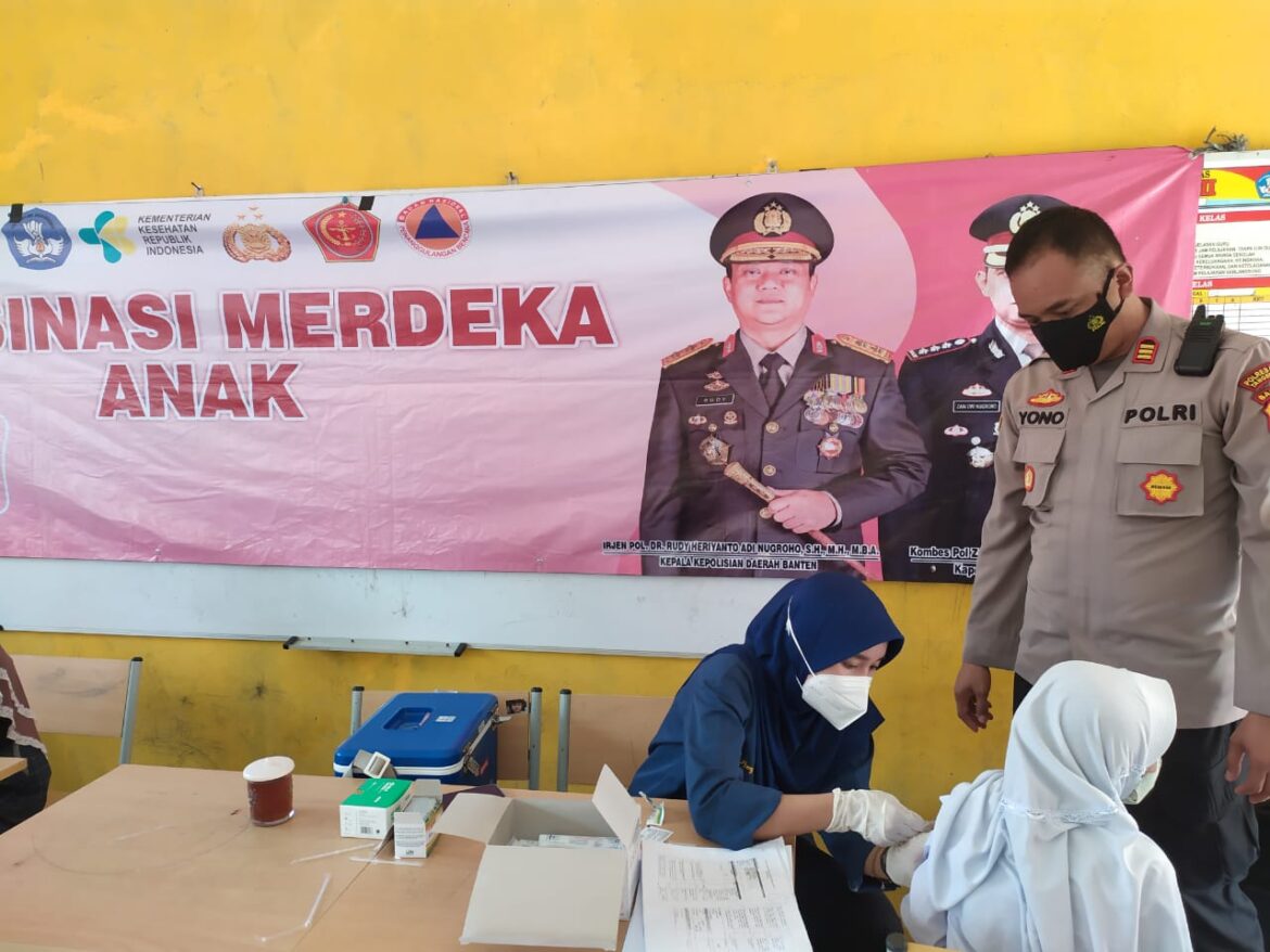 Kapolsek Mauk Polresta Tangerang Monitoring Vaksinasi di Kemiri