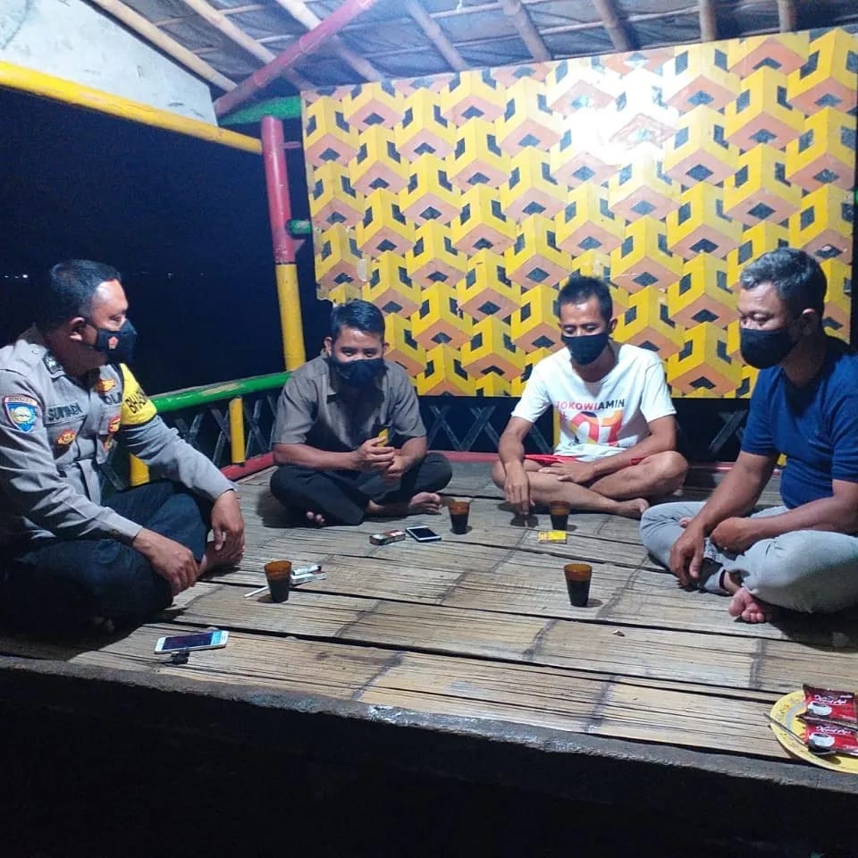 Cegah Gangguan Kamtibmas, Bhabinkamtibmas Polsek Mauk Polresta Tangerang Aiptu Suryadi Giat Siskamling