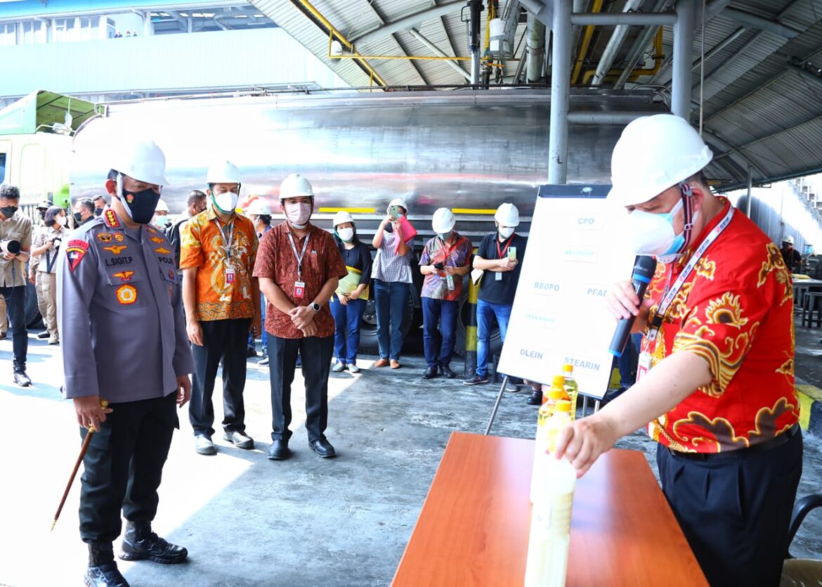 Jelang Ramadan, Kapolri Instruksikan Kapolda Cek Setiap Hari Ketersediaan Minyak Goreng di Pasar