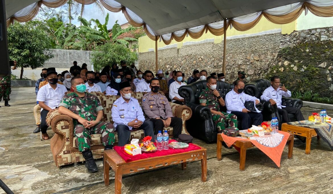 Bhabinkamtibmas Polsek Taktakan Polres Serkot menghadiri acara Bhakti Siliwangi Manunggal Sata Sariksa