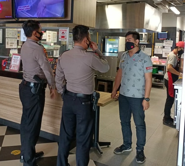 Pastikan Penerapan Prokes Berjalan Baik, Ditpamobvit Polda Banten Patroli ke Hotel dan Resto