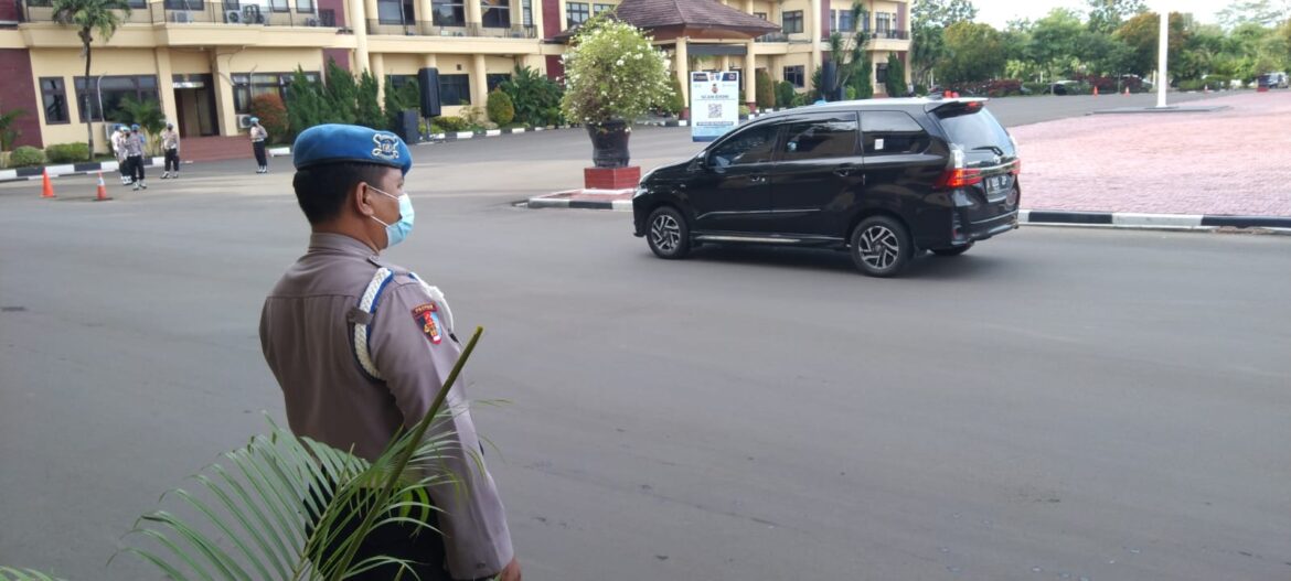 Masuk Polda Banten Gunakan Aplikasi Peduli Lindungi, Bidpropam Lakukan Pengawasan
