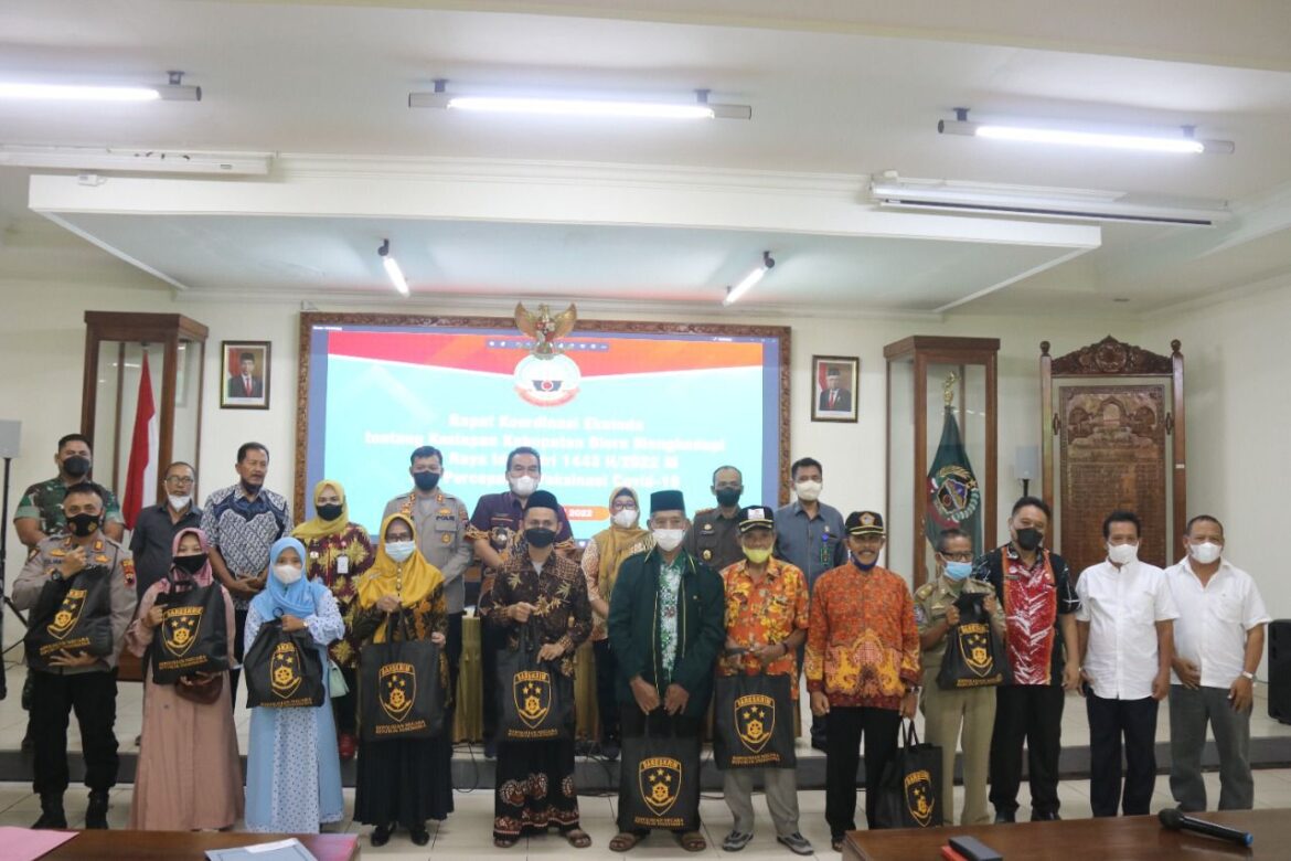 Forkopimda Kabupaten Blora Serahkan 20.000 Paket Sembako dari Kabareskrim Polri