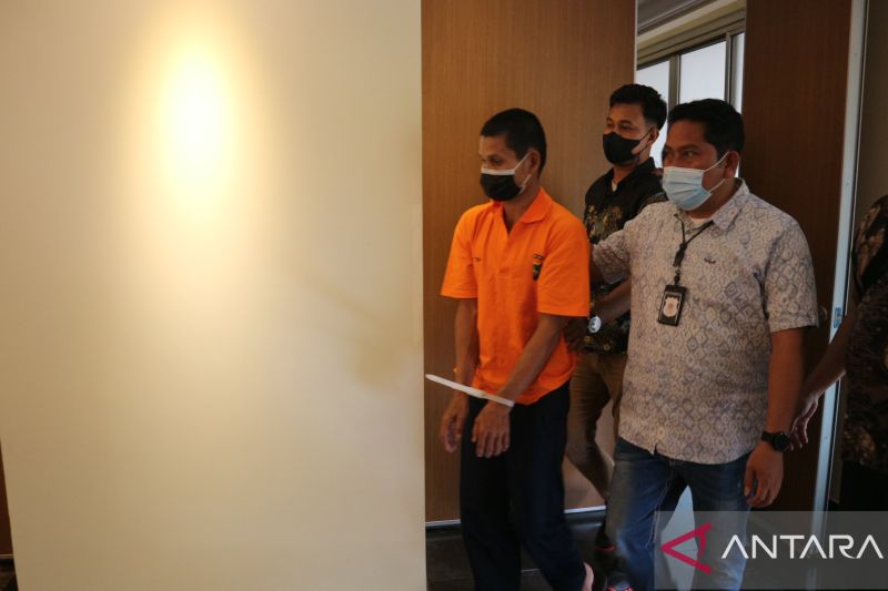 Polda Bandung bersama Polda Metro Jaya mengungkap kasus pembunuhan terhadap seorang pria bertato