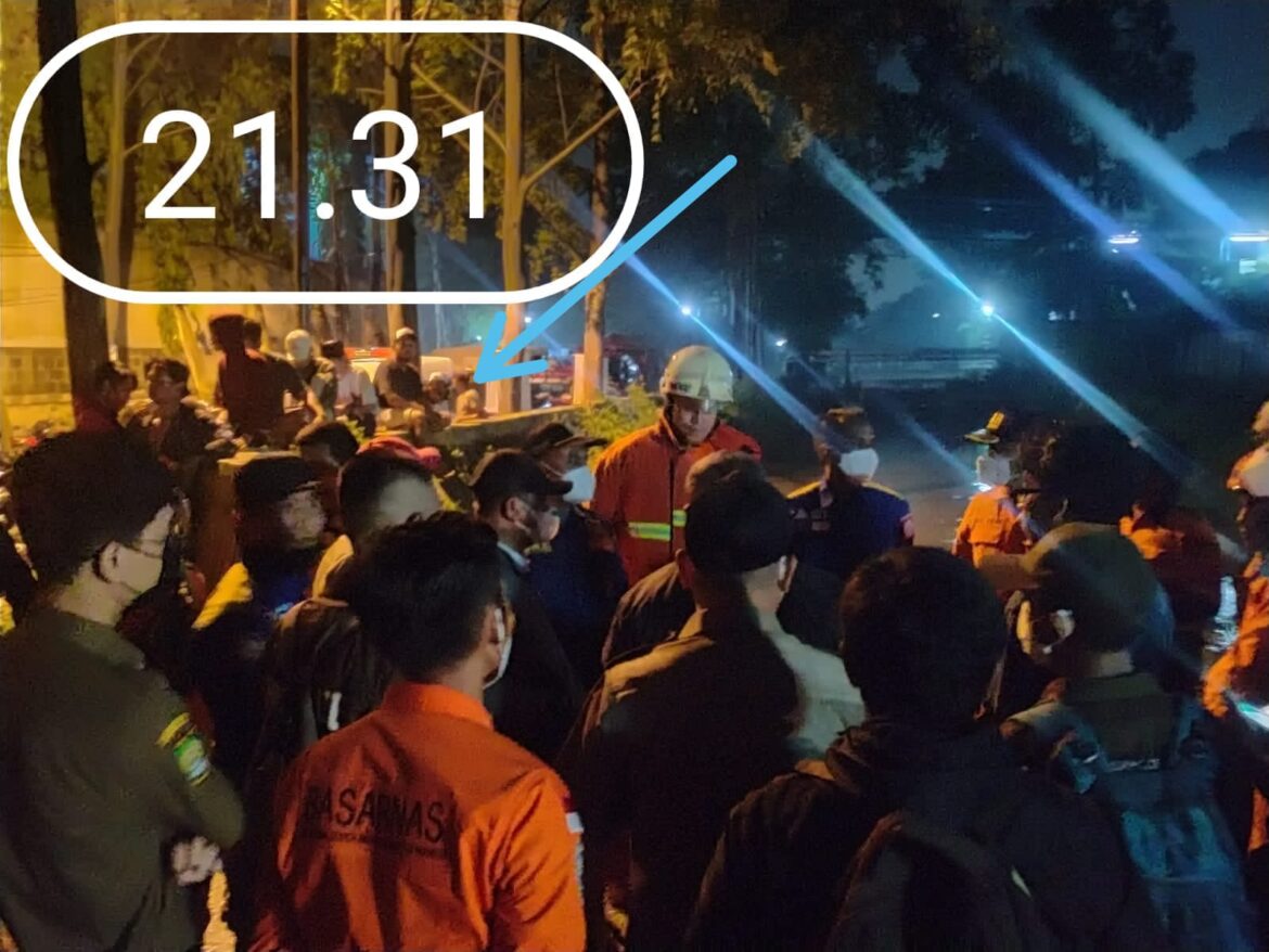 TIM SAR GABUNGAN OPTIMALKAN PENCARIAN MALAM TERHADAP KORBAN TENGGELAM DI KALI SABI TANGERANG