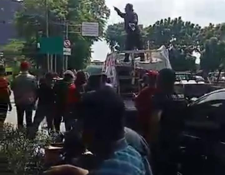 Akhirnys sekarang berlanjut demostran tentang tuntatan wartawan pihak bikbos samarekom (sms)