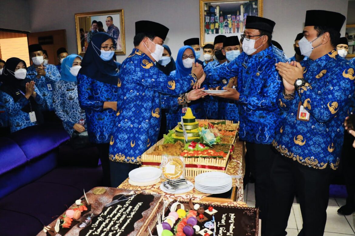 Untuk mendidik anak dan dan juga di hari pendidikan di jadikan mementum untuk mendidik