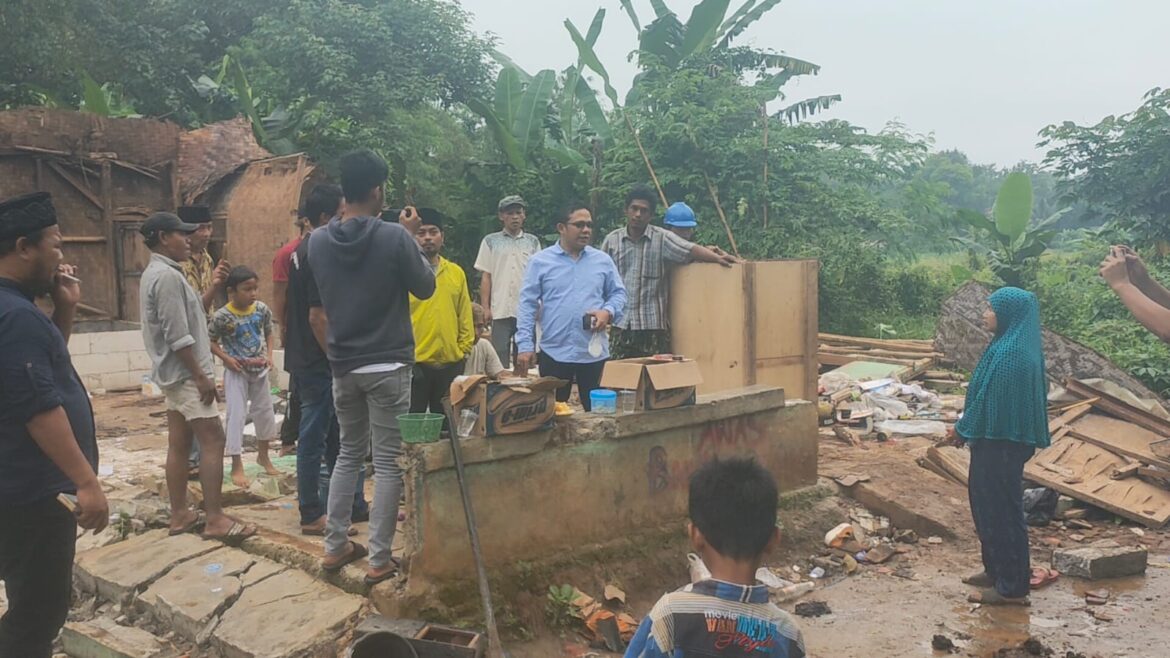 Yaya Ansori : Tinjau Korban Rumah Roboh, Sekaligus Berikan Bantuan