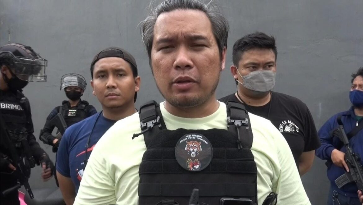 Polsek Metro Tamansari menggerebek Komplek Permata atau yang akrab dikenal dengan Kampung Ambon