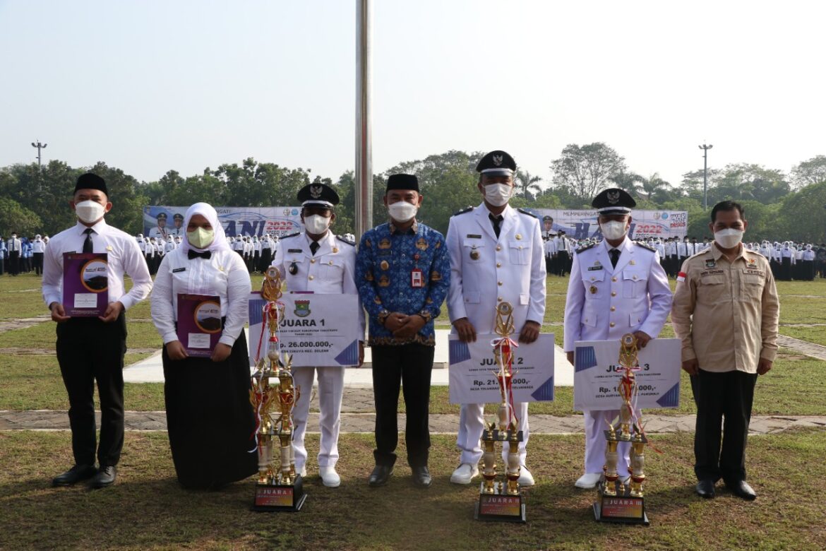 Usai Pimpin Apel Pagi, H.Mad Romli Serahkan 781 SK CPNS Kab