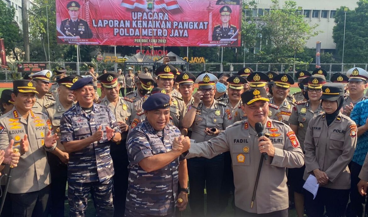 HARI BHAYANGKARA KE-76, POLDA METRO JAYA DAPAT SURPRISE DARI PANGKOARMADA RI