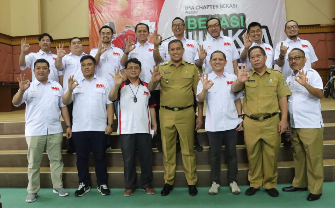 Plt. Wali Kota Bekasi Hadiri Pelantikan IMA Chapter Kota Bekasi Dalam Acara UMKM WEEK 2022.