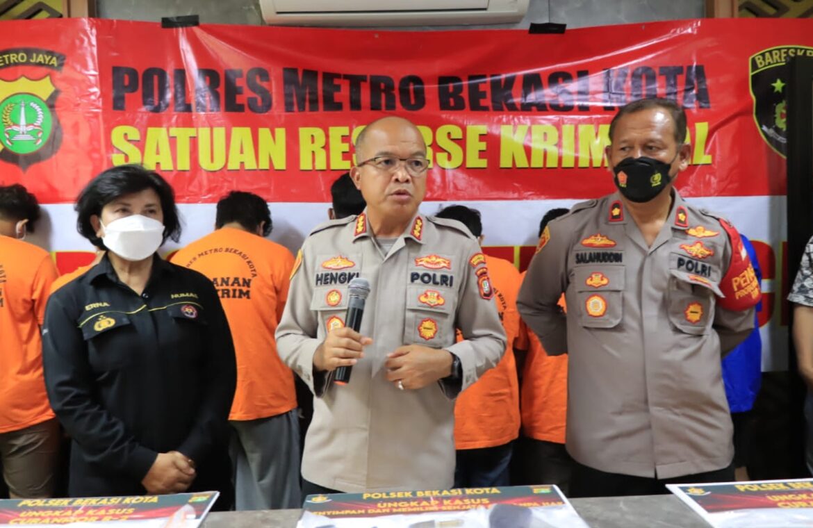 POLRES  METRO  BEKASI  KOTA AMANKAN 3 ORANG  PELAKU SPESIALIS  CURANMOR.