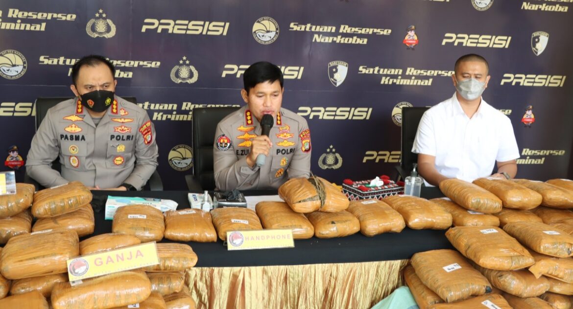 Polres Metro Jakarta Barat Tangkap 2 kurir Pengantar 137 Kg Ganja Lintas Sumatera – Jawa