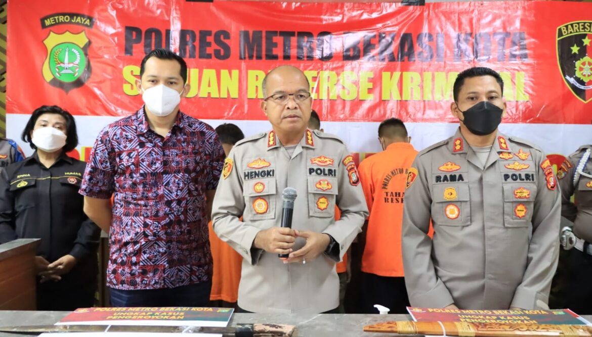 POLRES METRO BEKASI KOTA AMANKAN 5 ORANG PELAKU PENGANIAYAAN