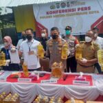 Polres Metro Tangerang Kota Tangkap Penjual Minyak Goreng Curah Kemasan Ilegal, Dipasarkan melalui Toko Online