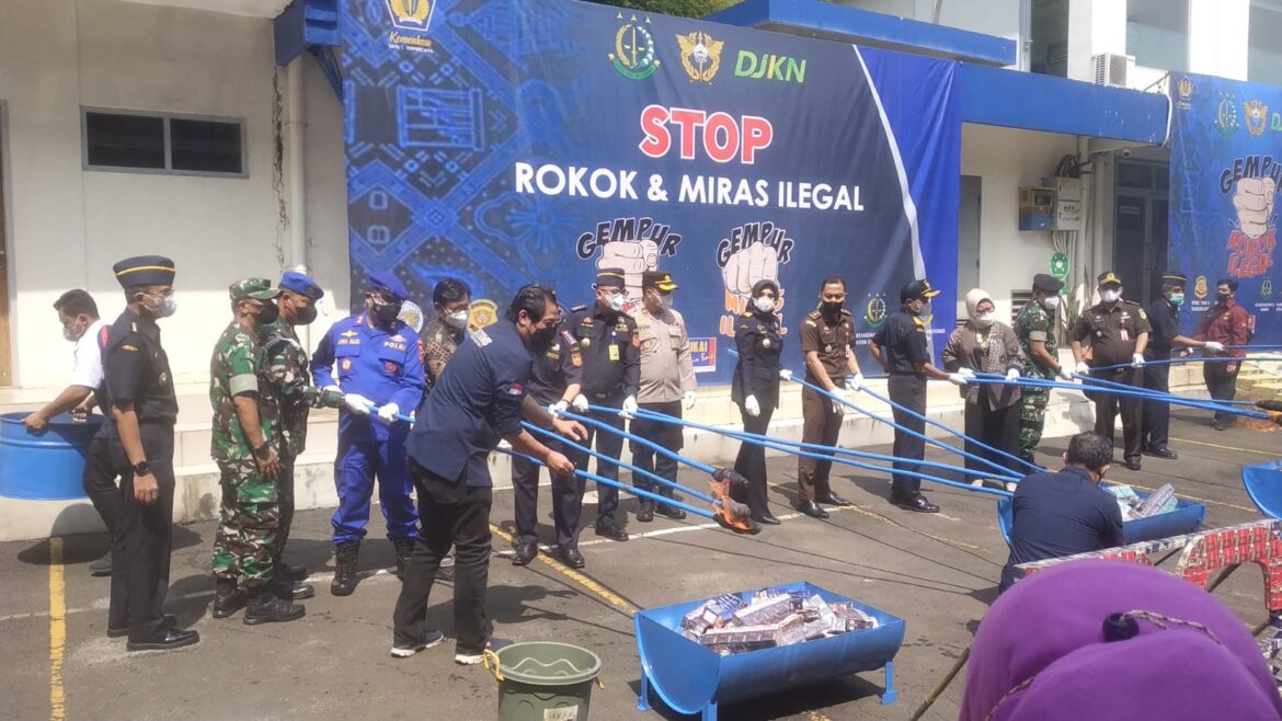 WADIR POLAIRUD POLDA BANTEN HADIRI PEMUSNAHAN BARANG BUKTI YANG BERKEKUATAN HUKUM TETAP DAN BMN.