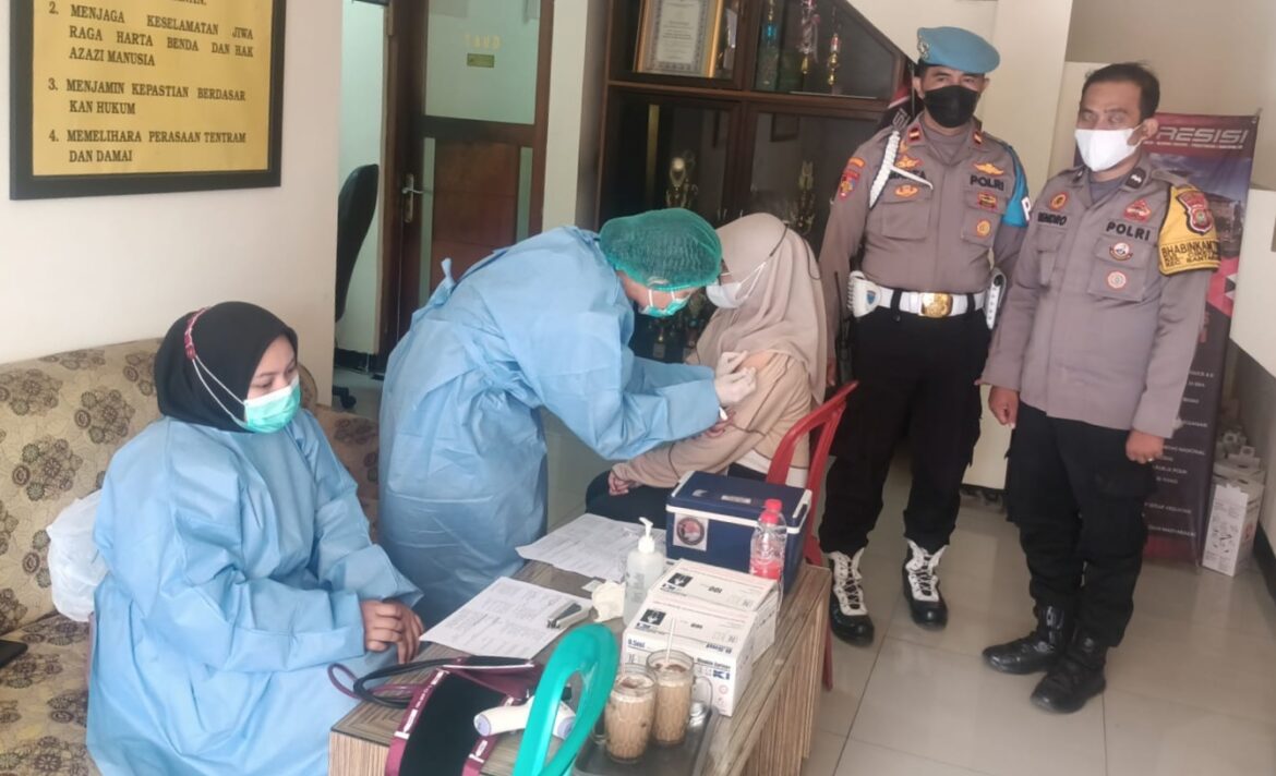 Percepatan Vaksinasi Booster di Bekasi, Polsek Bantargebang Buka Layanan Vaksin di Mapolsek Bantargebang 